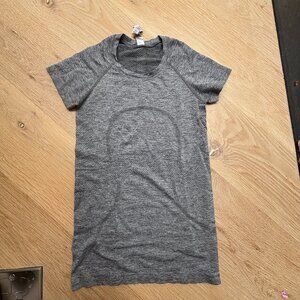 Lululemon Swiftly Tech 2.0 Shirt in Hip Length